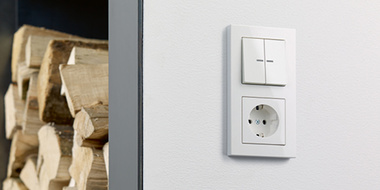 JUNG KNX Taster F 10 bei SG Solartechnik GmbH in Igensdorf