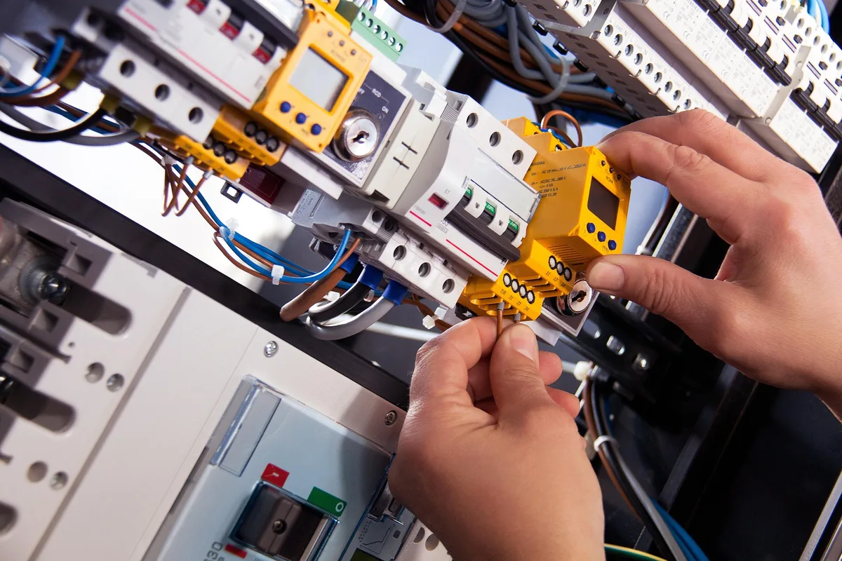 Sichere Elektroinstallation durch den SG Solar Meisterbetrieb