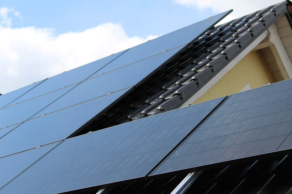 Photovoltaikanlage von SG Solar auf einem Wohnhaus